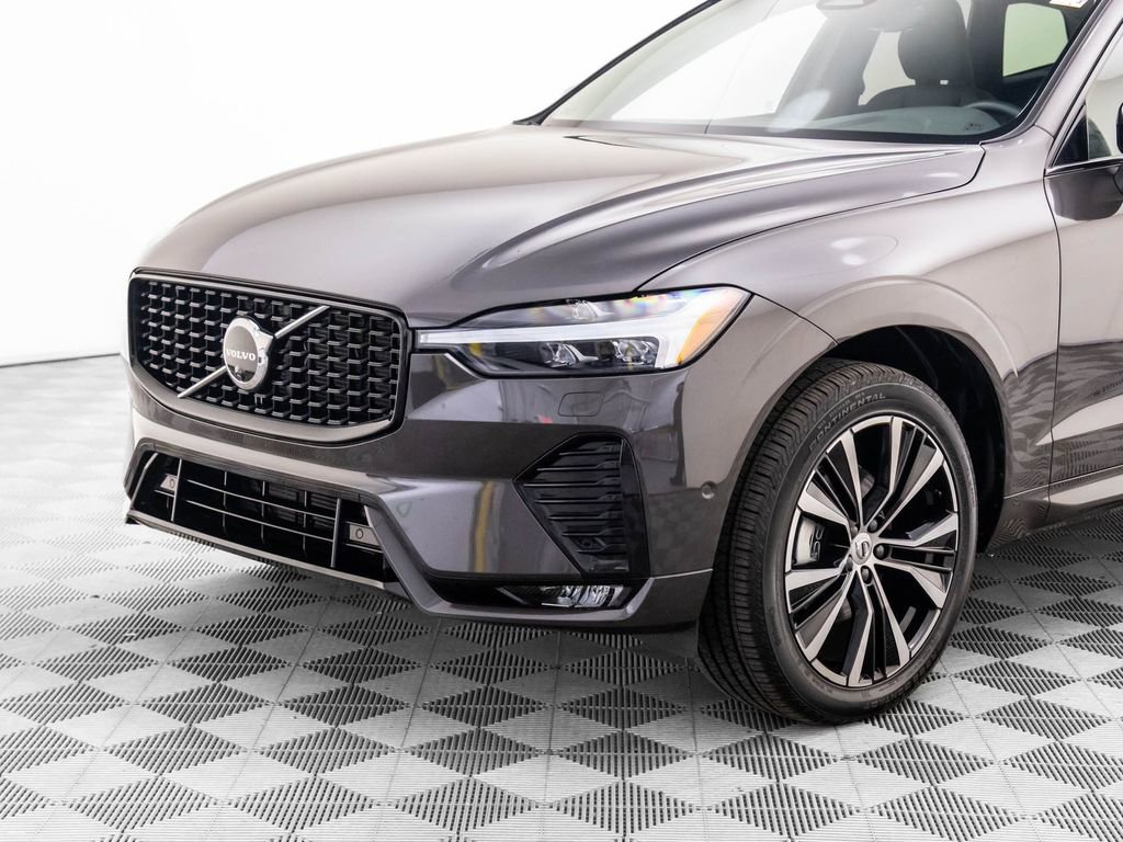 Used 2025 Volvo XC60 B5 Plus image 35