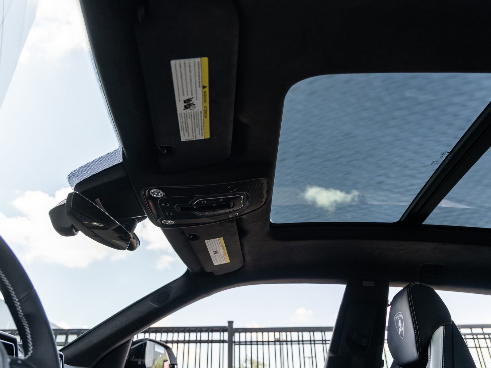 Used 2025 Lamborghini Urus SE AWD/4WD image 26