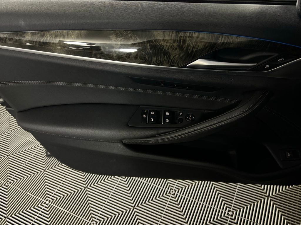 Used 2023 BMW 530e w/ M Sport Package image 24