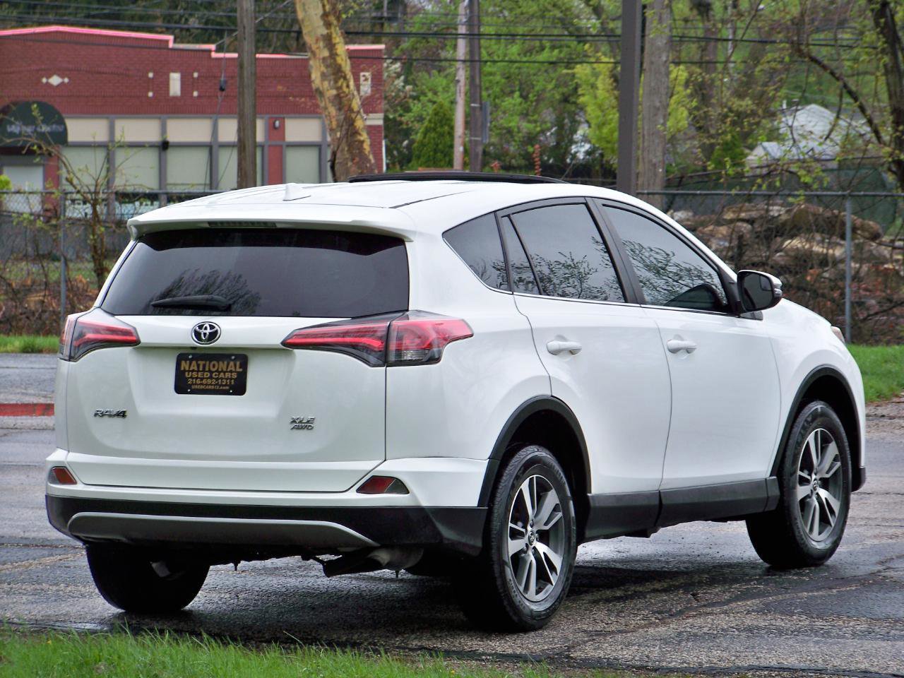 Used 2018 Toyota RAV4 XLE image 4