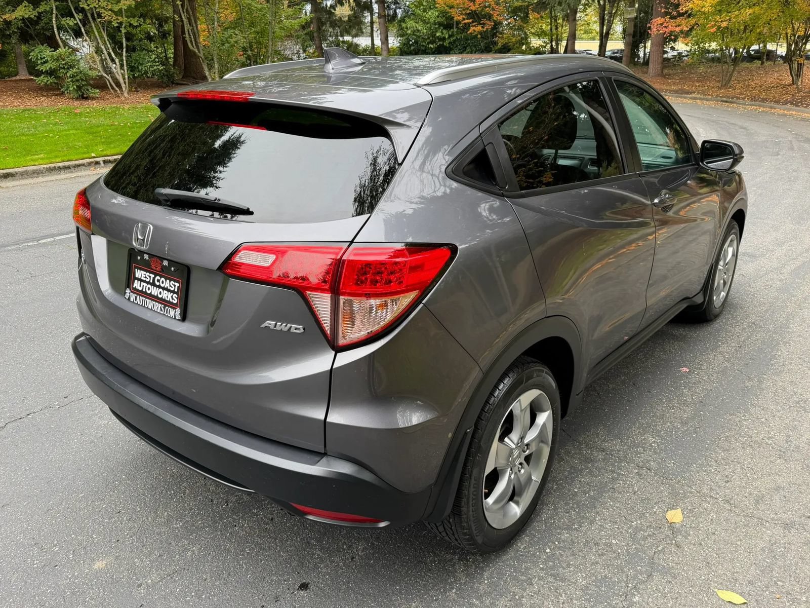 Used 2017 Honda HR-V EX-L image 11