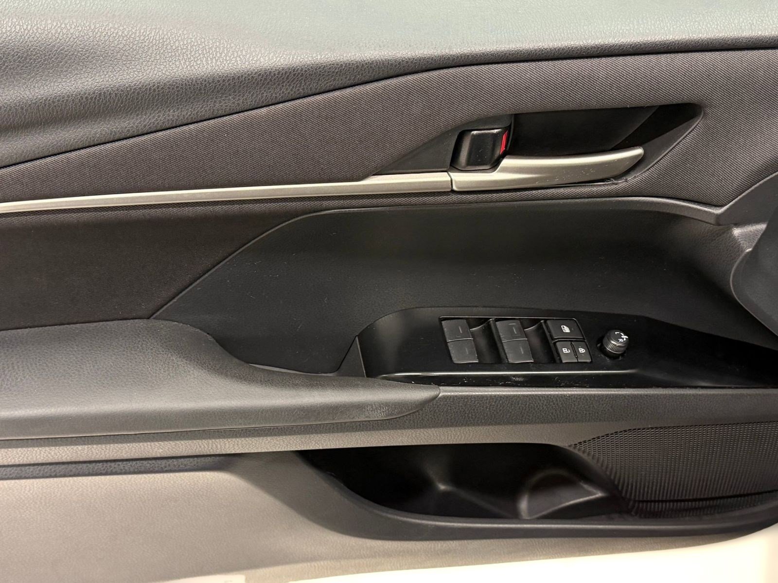Used 2025 Toyota Camry LE FWD image 11