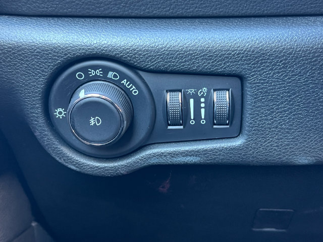 Used 2025 Chrysler Pacifica Limited FWD image 22
