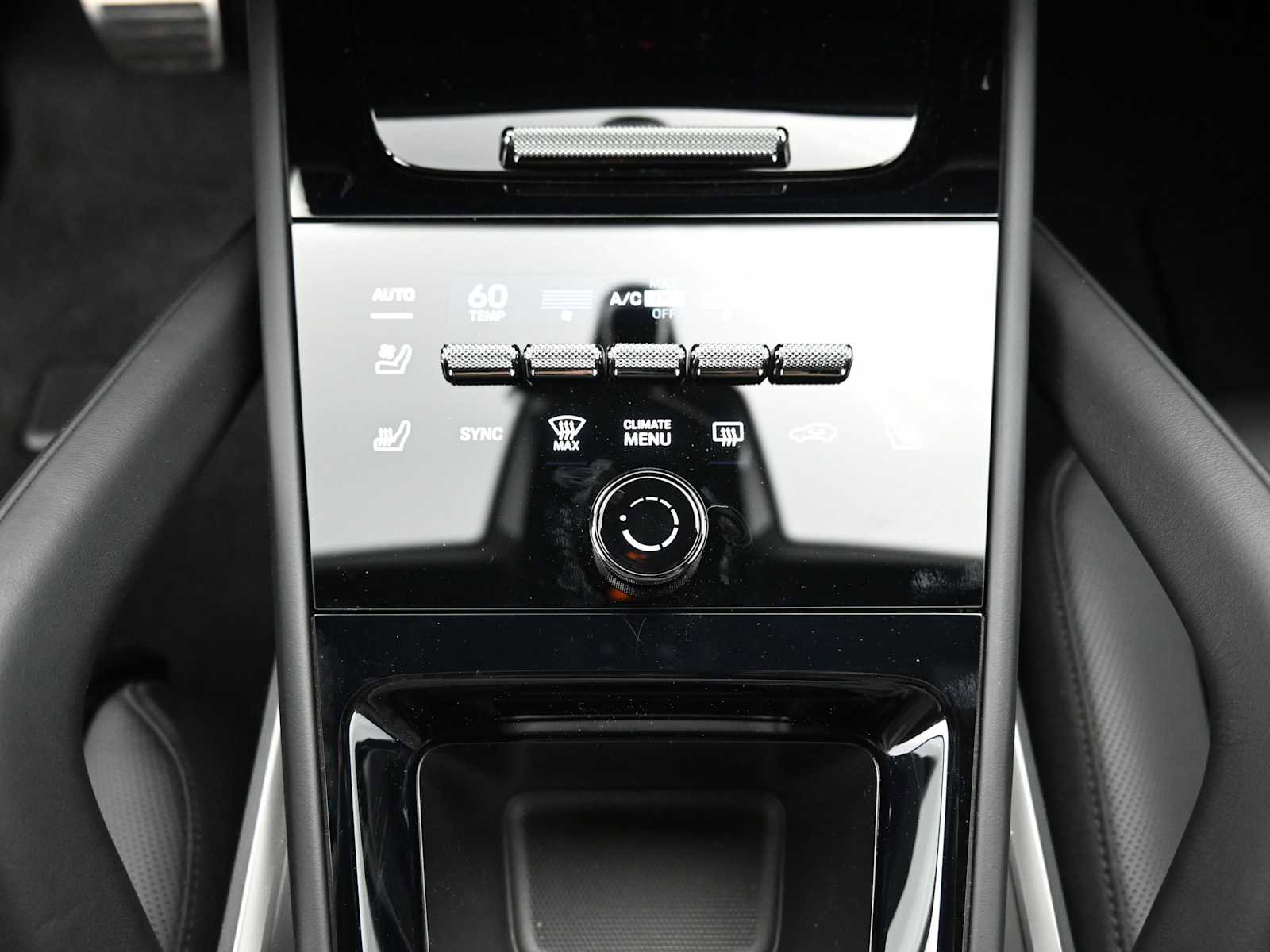 New 2025 Porsche Cayenne E-Hybrid Coupe AWD/4WD image 13