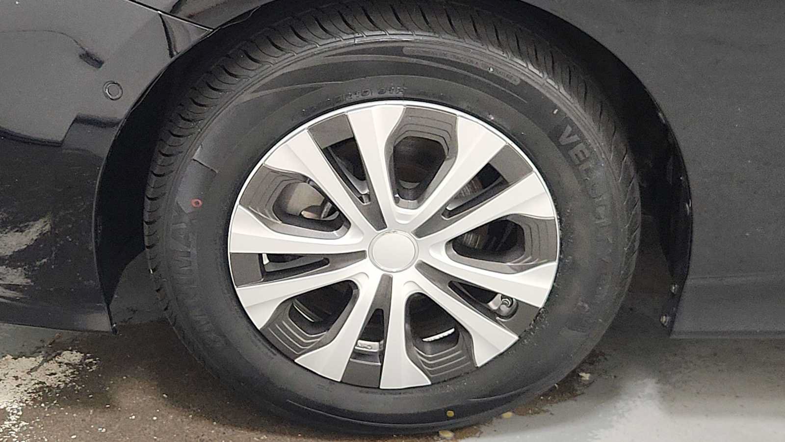 Certified 2021 Toyota Prius LE AWD/4WD image 10