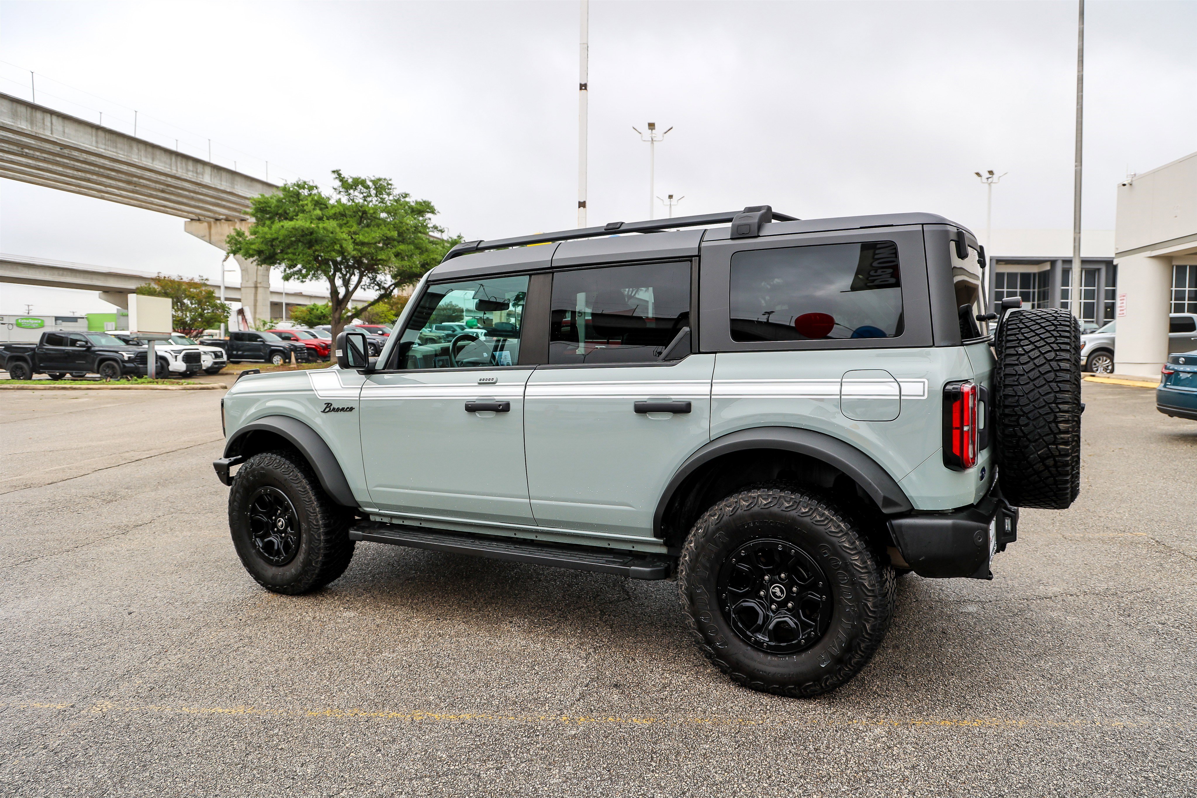 Used 2023 Ford Bronco Wildtrak AWD/4WD image 11