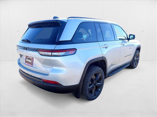 New 2025 Jeep Grand Cherokee Altitude image 4
