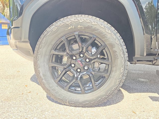 New 2026 GMC Canyon Denali w/ LPO, Denali Black Edition AWD/4WD image 11