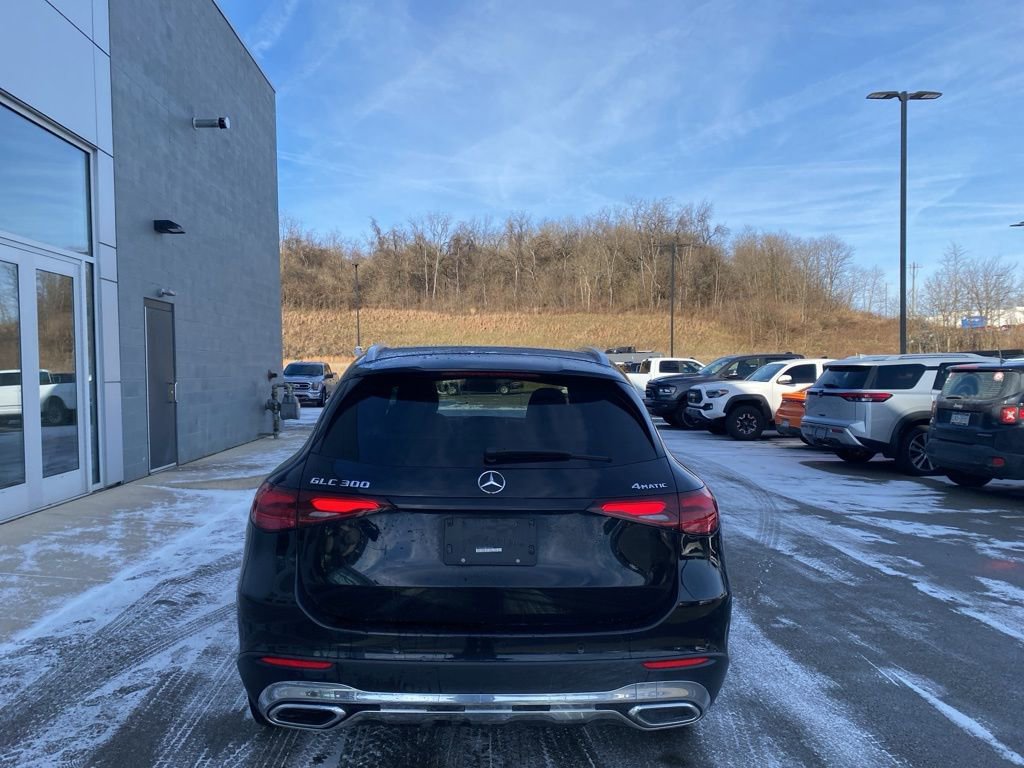 Used 2024 Mercedes-Benz GLC 300 4MATIC image 3