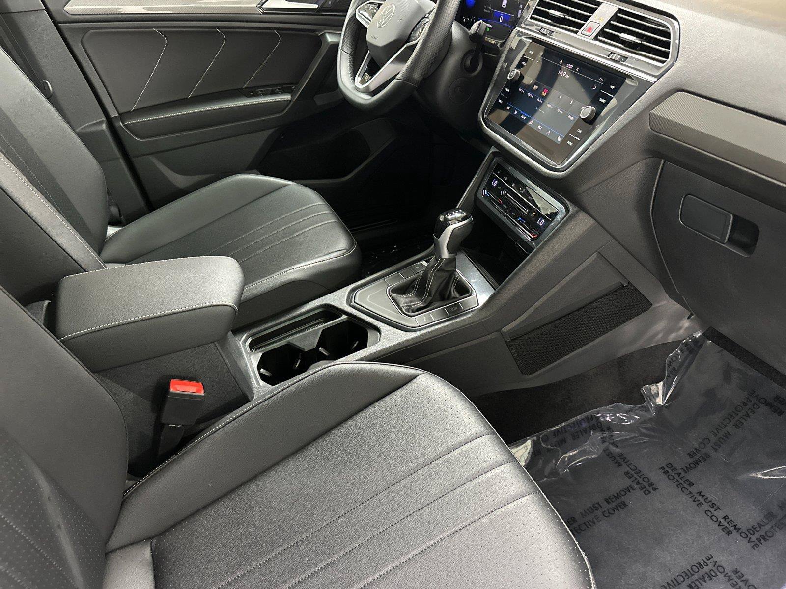 Used 2023 Volkswagen Tiguan SE R-Line FWD image 15
