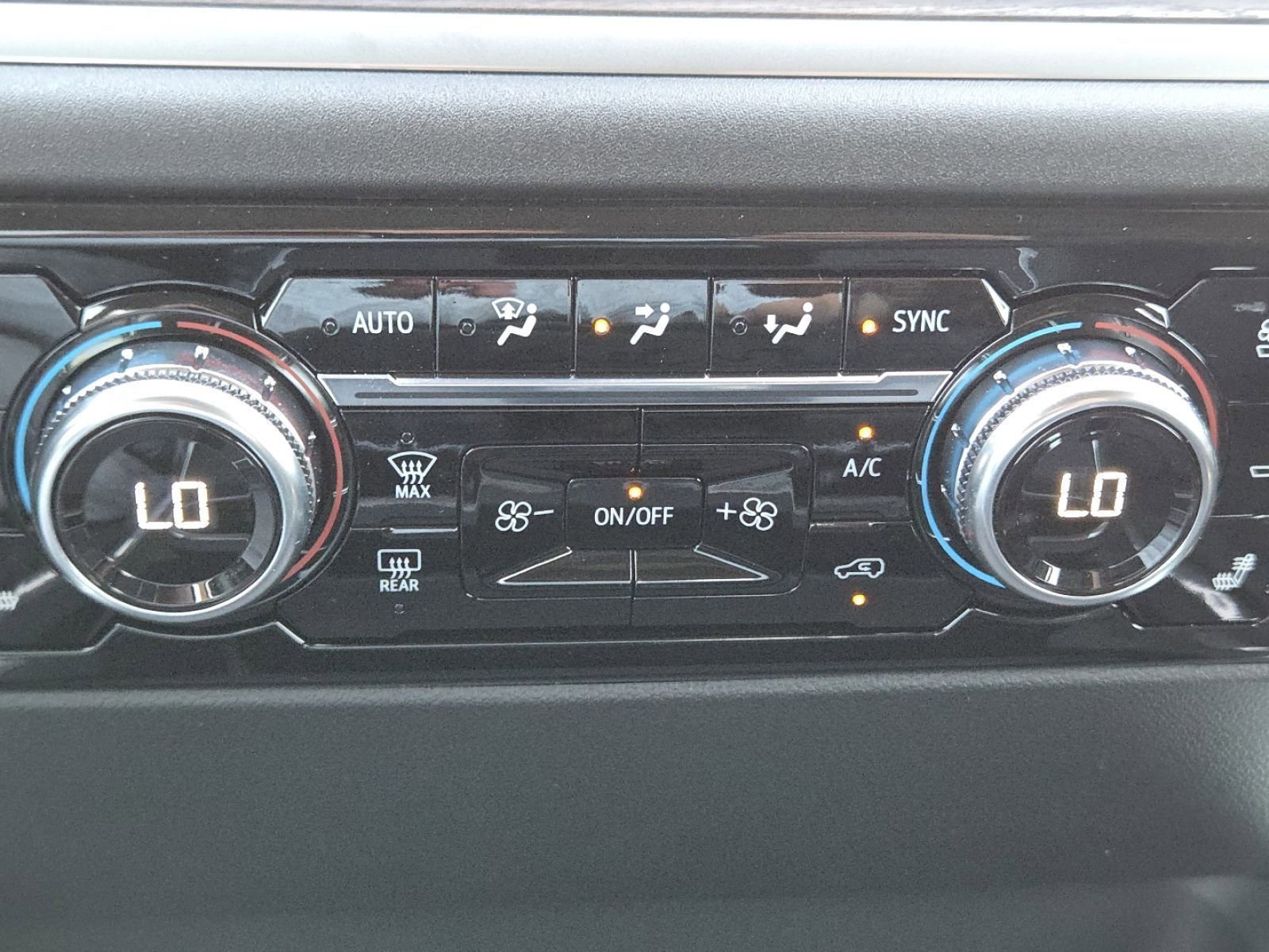 New 2026 GMC Sierra 2500 SLT w/ SLT Premium Package AWD/4WD image 36