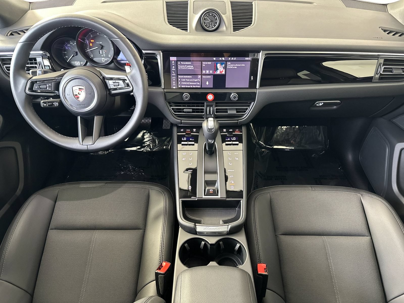 Certified 2026 Porsche Macan AWD/4WD image 6