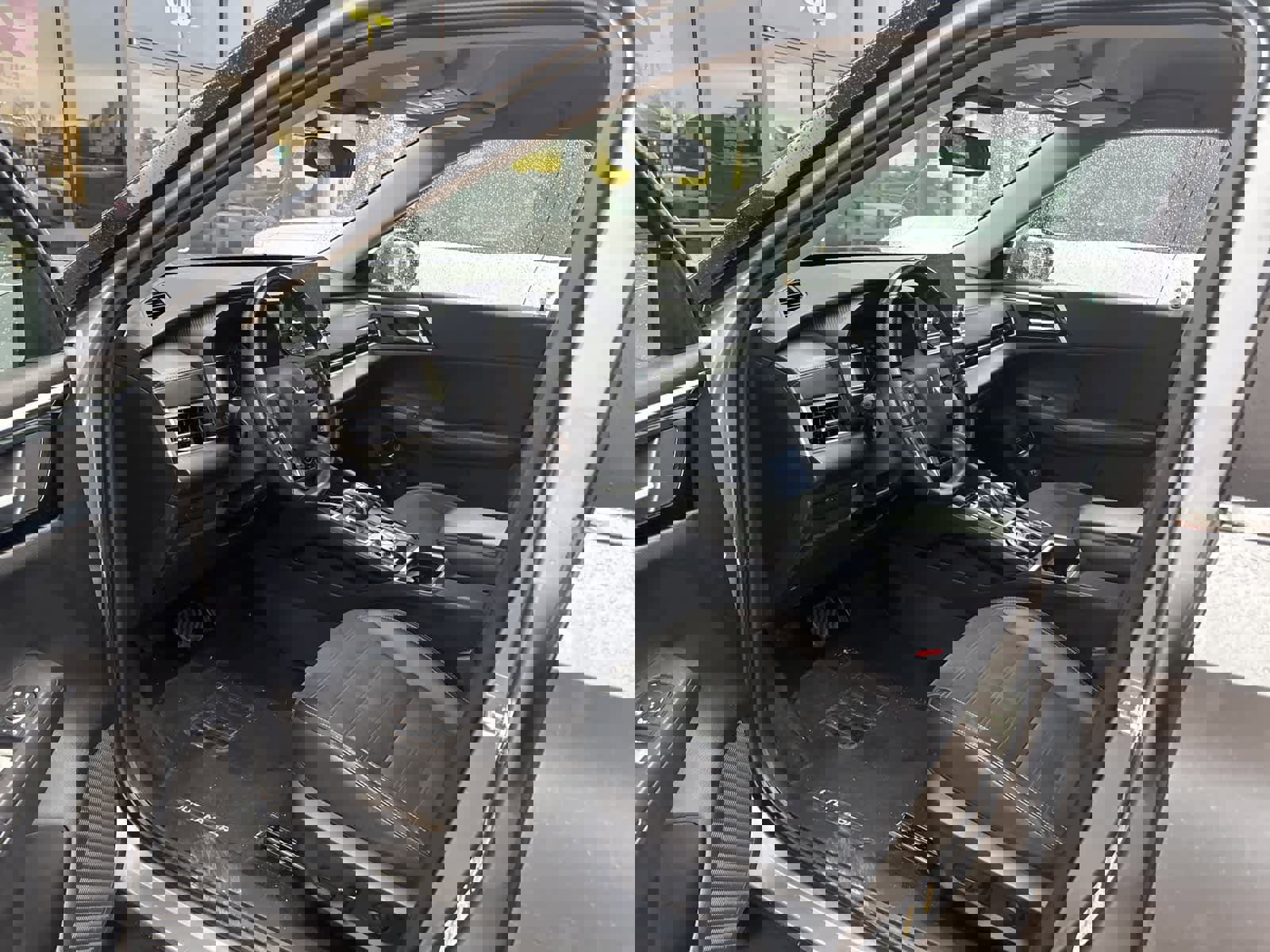 Used 2024 Mitsubishi Outlander SE image 7