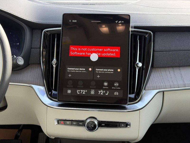 New 2026 Volvo XC90 T8 Ultra w/ Protection Package Premier image 9