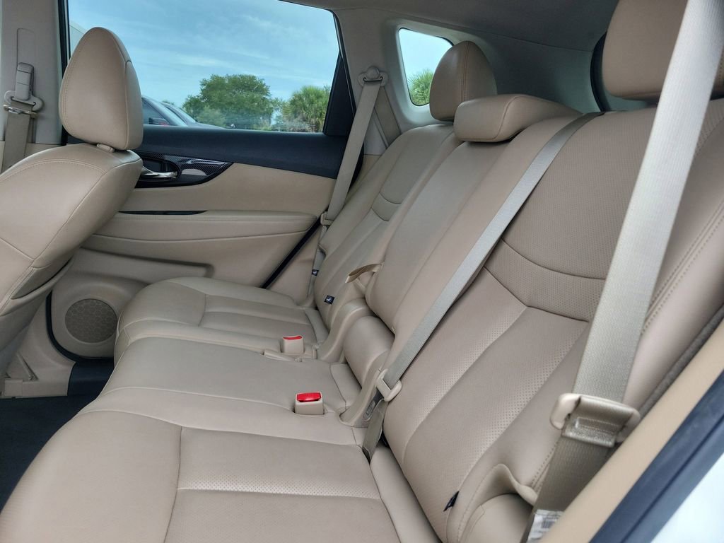 Used 2019 Nissan Rogue SL w/ Premium Package FWD image 18