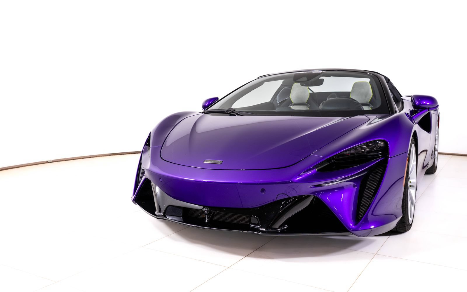New 2025 McLaren Artura Spider RWD image 12