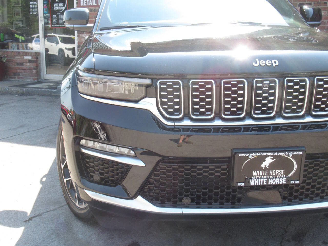 Used 2023 Jeep Grand Cherokee Summit AWD/4WD image 3