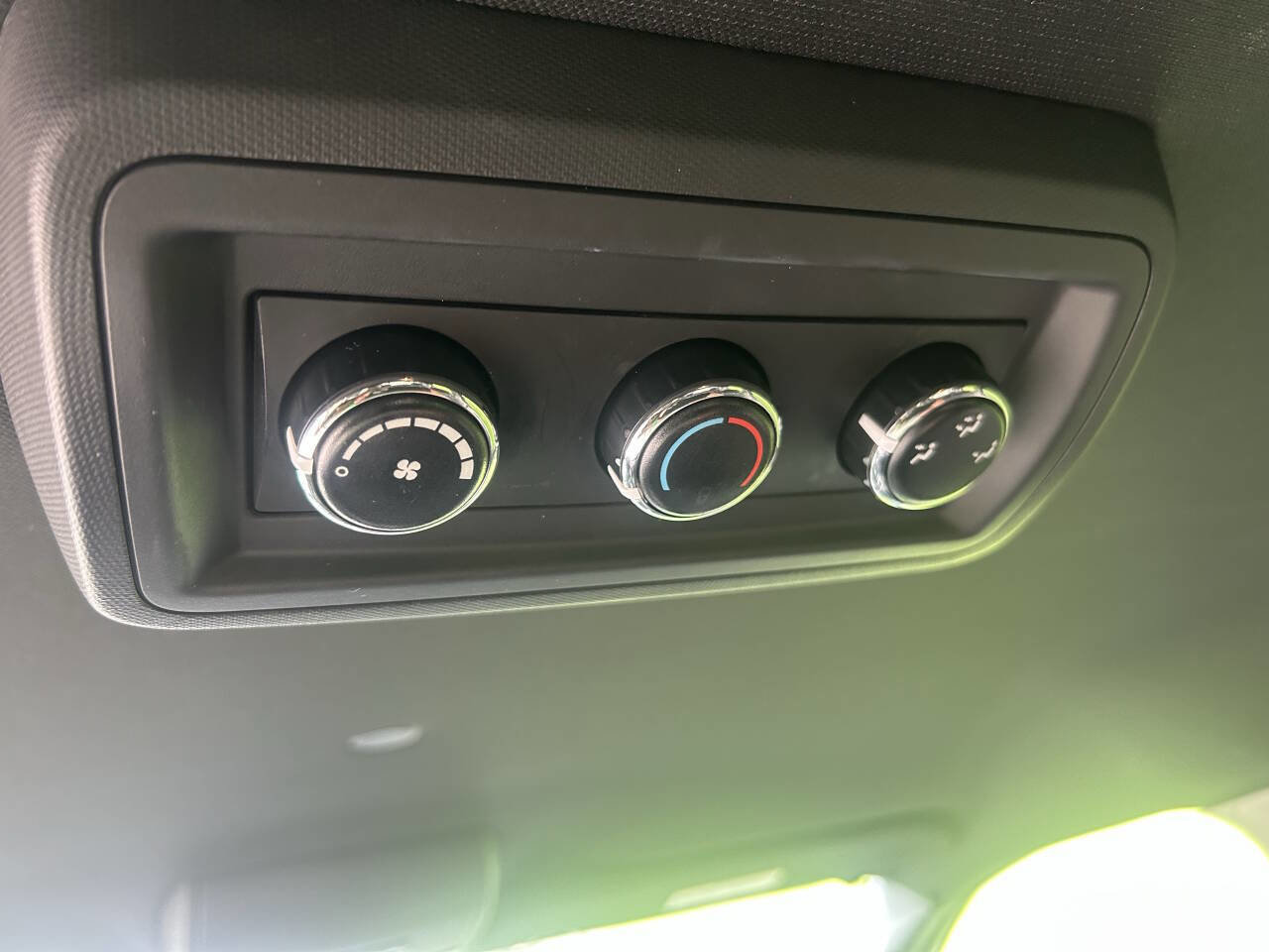 Used 2017 Dodge Grand Caravan SXT image 8