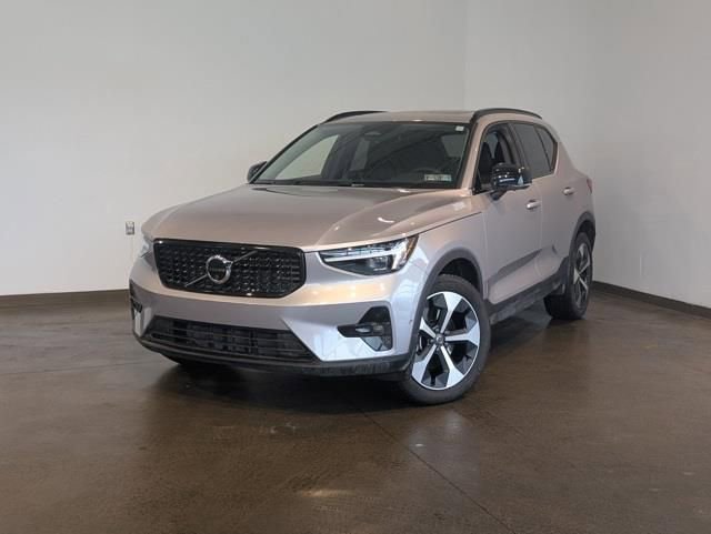 Used 2026 Volvo XC40 B5 Plus w/ Protection Package Premier