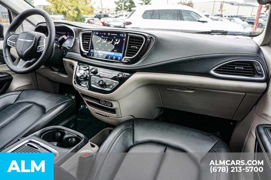 Used 2024 Chrysler Pacifica Select image 28