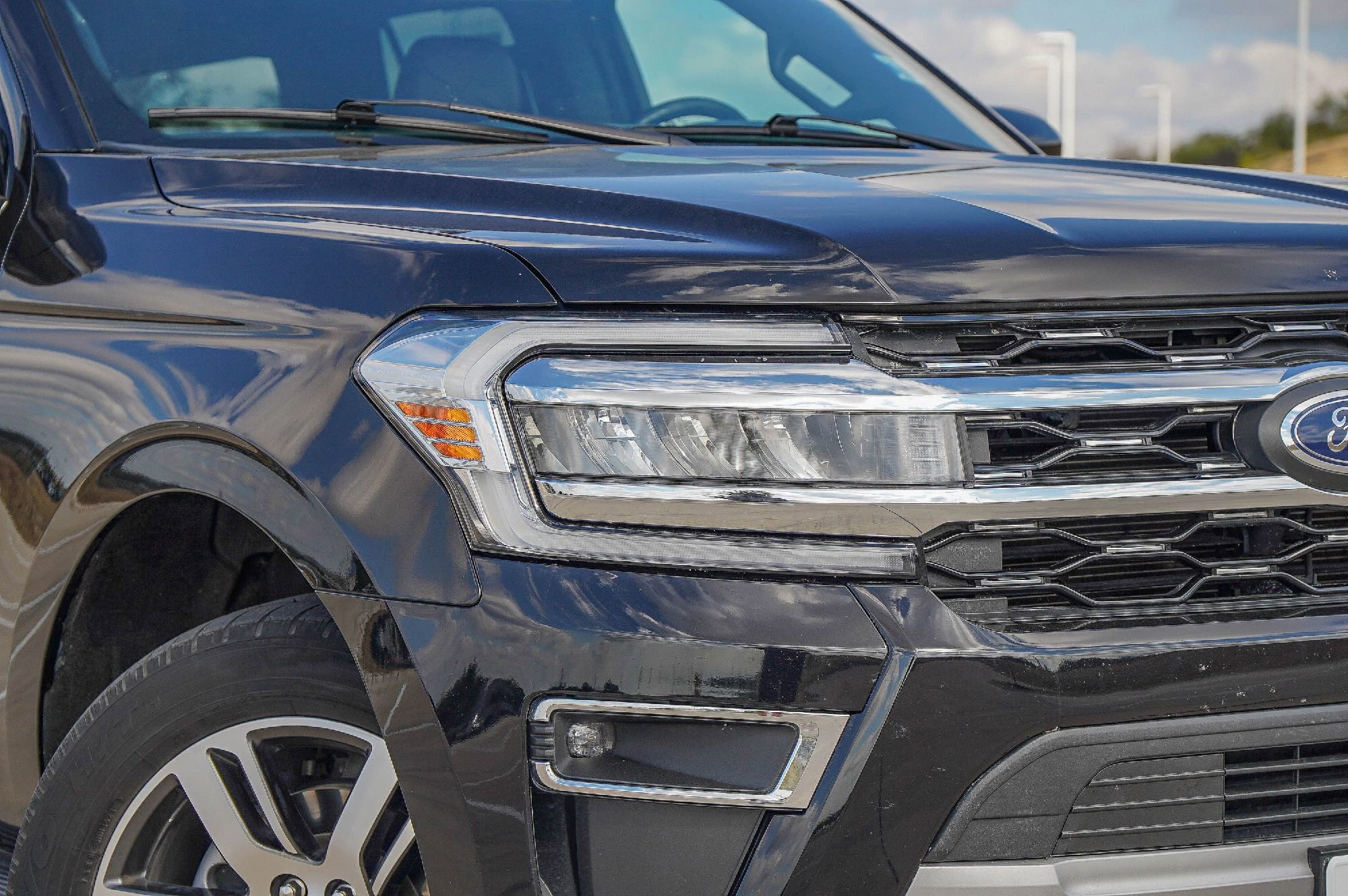 Used 2024 Ford Expedition Max Limited image 3