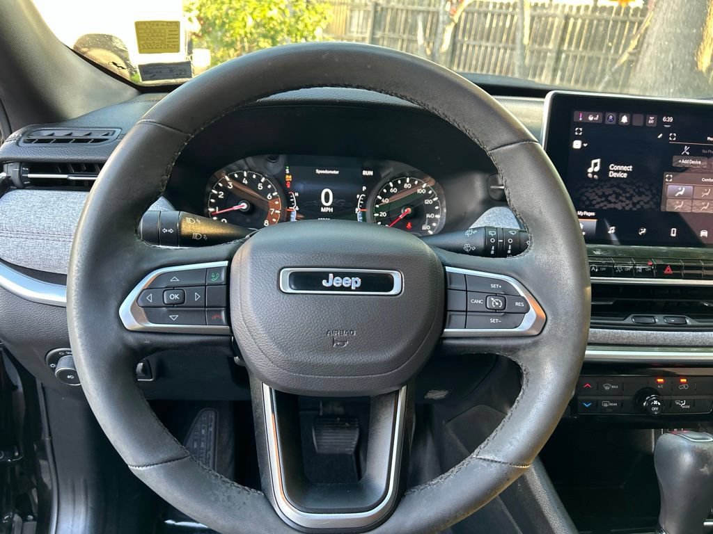 Used 2023 Jeep Compass Latitude w/ Sun and Sound Group AWD/4WD image 16