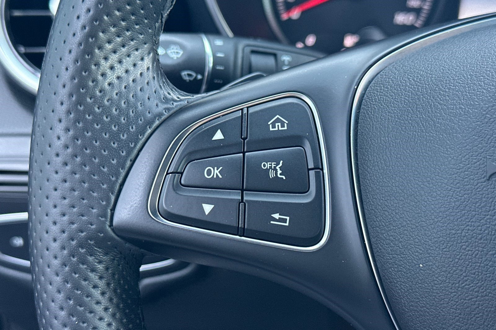 Used 2019 Mercedes-Benz GLC 350e 4MATIC image 31