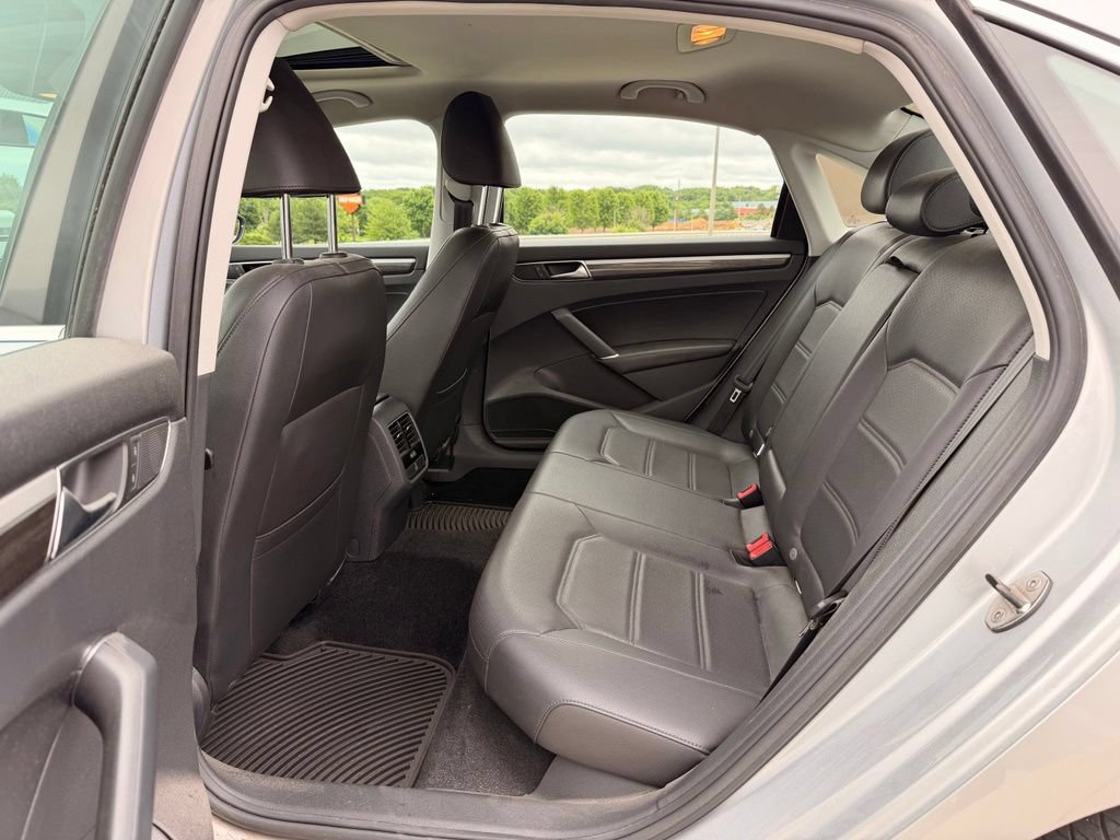 Used 2017 Volkswagen Passat 1.8T SE w/ SE Lighting Package FWD image 5