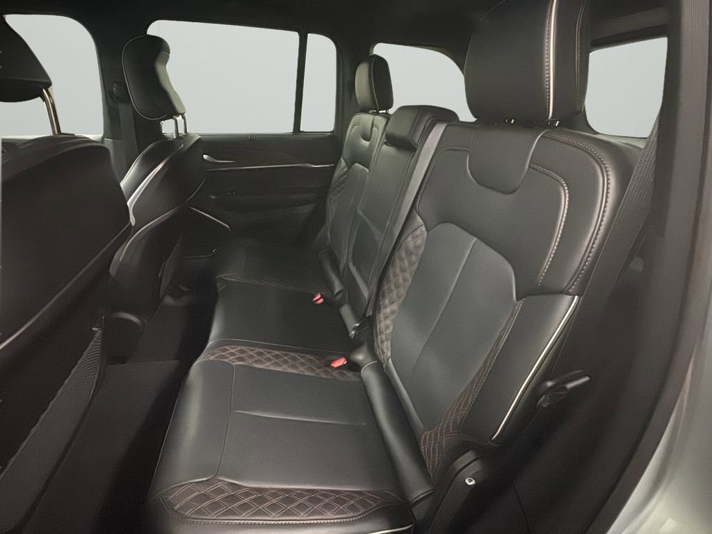 Used 2024 Jeep Grand Cherokee Summit w/ Luxury Tech Group V image 16