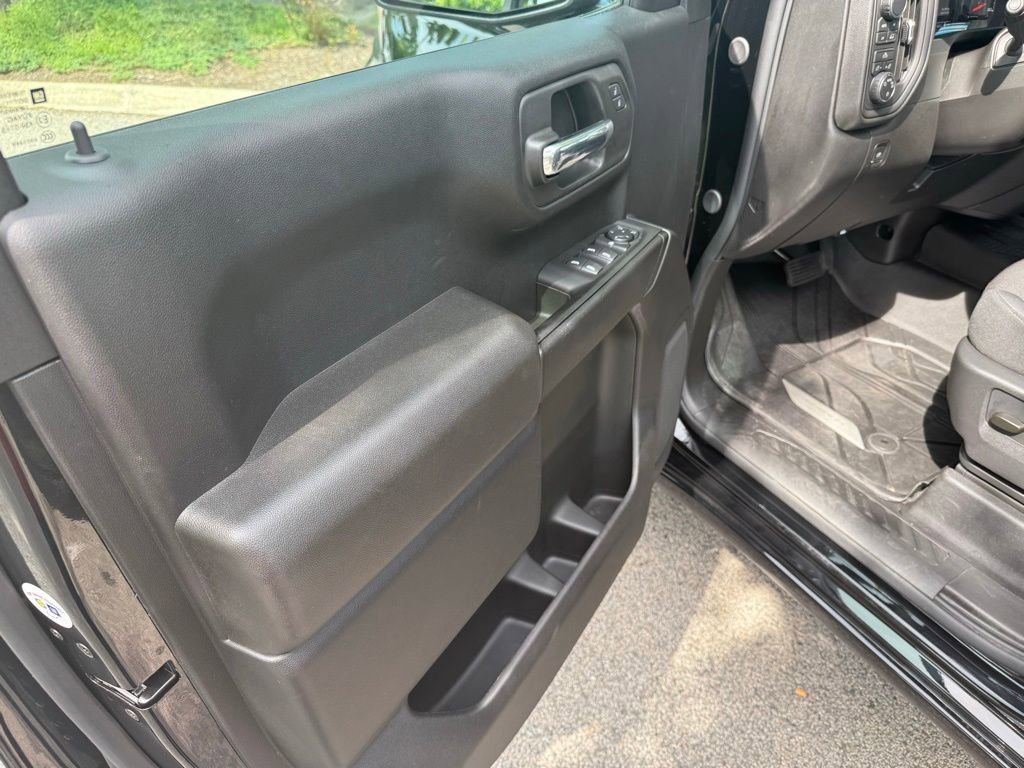 Used 2026 Chevrolet Silverado 1500 Custom w/ LPO, Dark Essentials Package AWD/4WD image 14