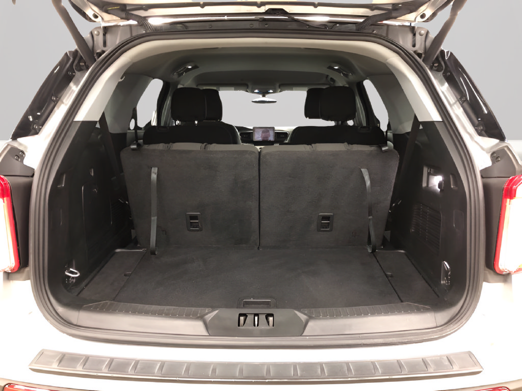 Used 2024 Ford Explorer XLT AWD/4WD image 18