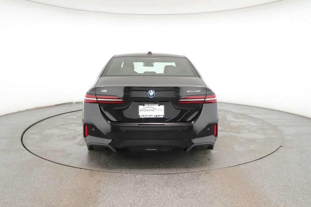 Used 2024 BMW i5 eDrive40i w/ M Sport Package image 4