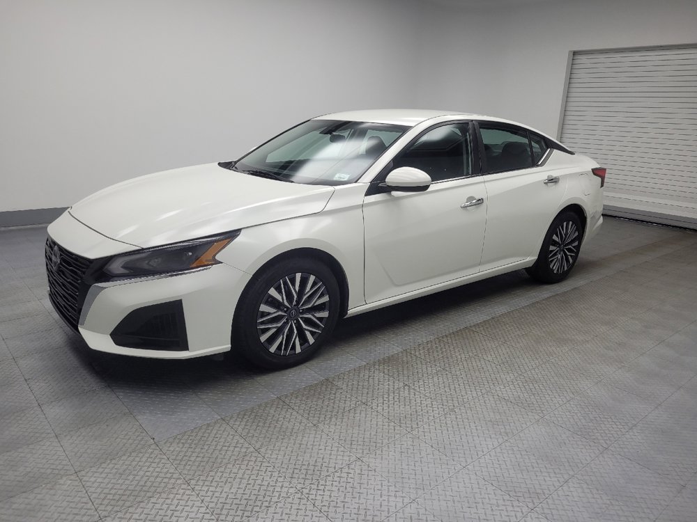 Used 2023 Nissan Altima 2.5 SV image 2