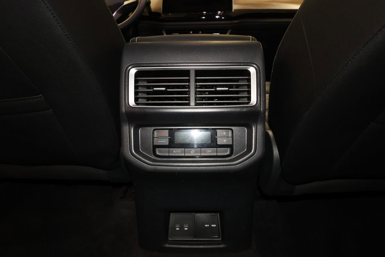 Used 2025 Volkswagen Atlas SE FWD image 30