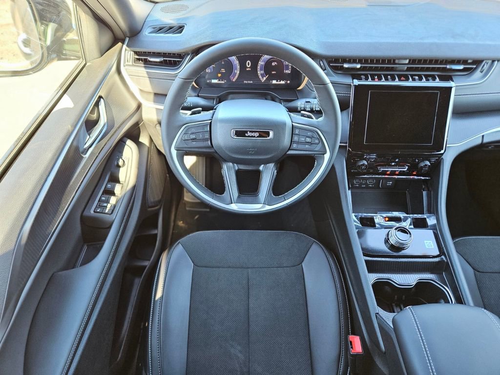 New 2025 Jeep Grand Cherokee Altitude image 12