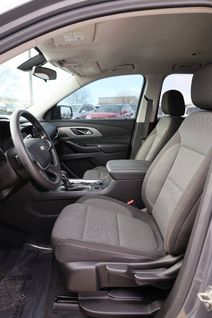 Used 2021 Chevrolet Traverse LS FWD image 13