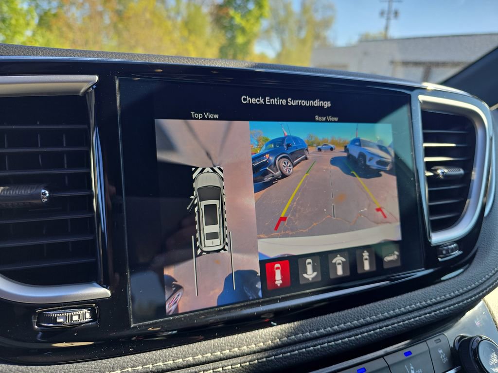 Used 2024 Chrysler Pacifica Limited FWD image 20