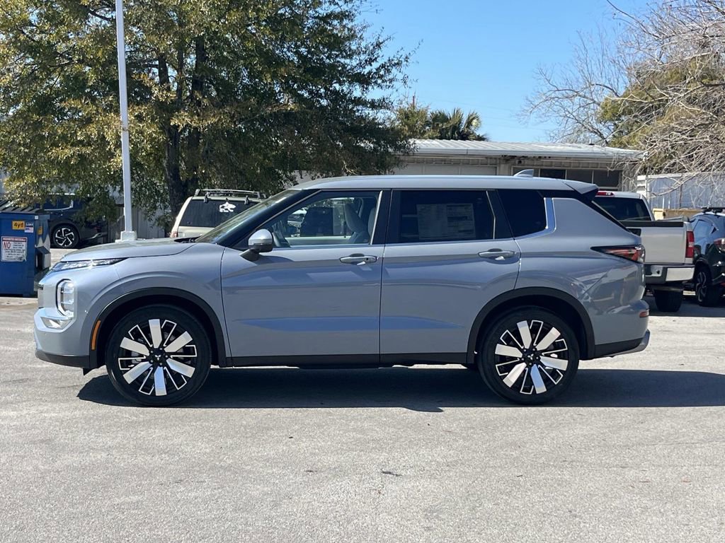 New 2026 Mitsubishi Outlander SE FWD image 2