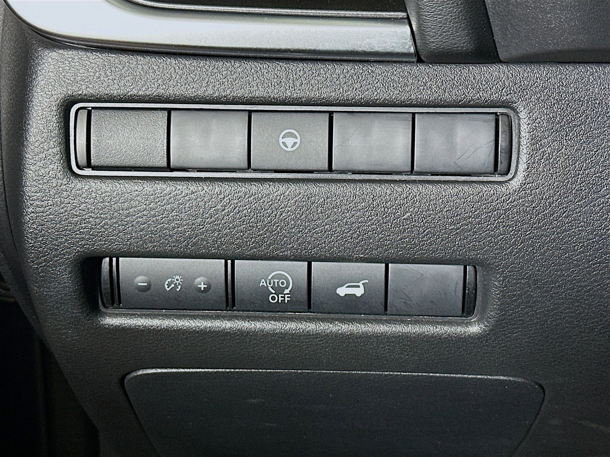 Used 2025 Nissan Rogue SV image 17