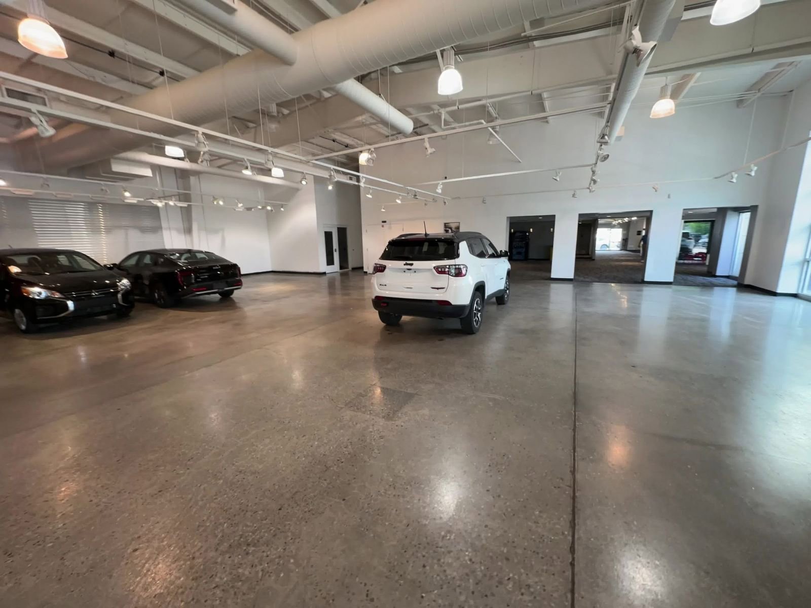 Used 2025 Jeep Compass Trailhawk AWD/4WD image 16