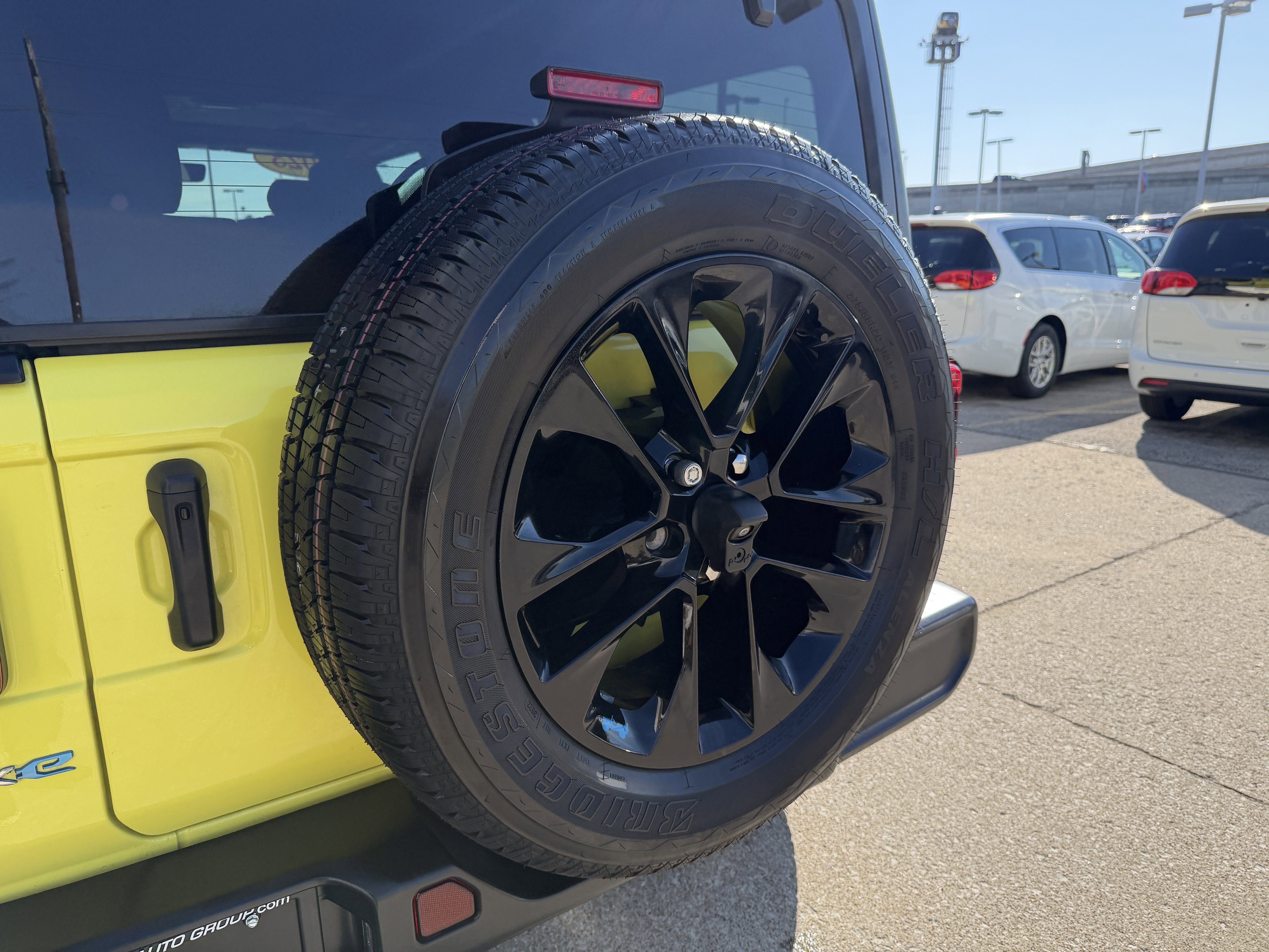 Used 2023 Jeep Wrangler Sahara w/ Cold Weather Group image 8