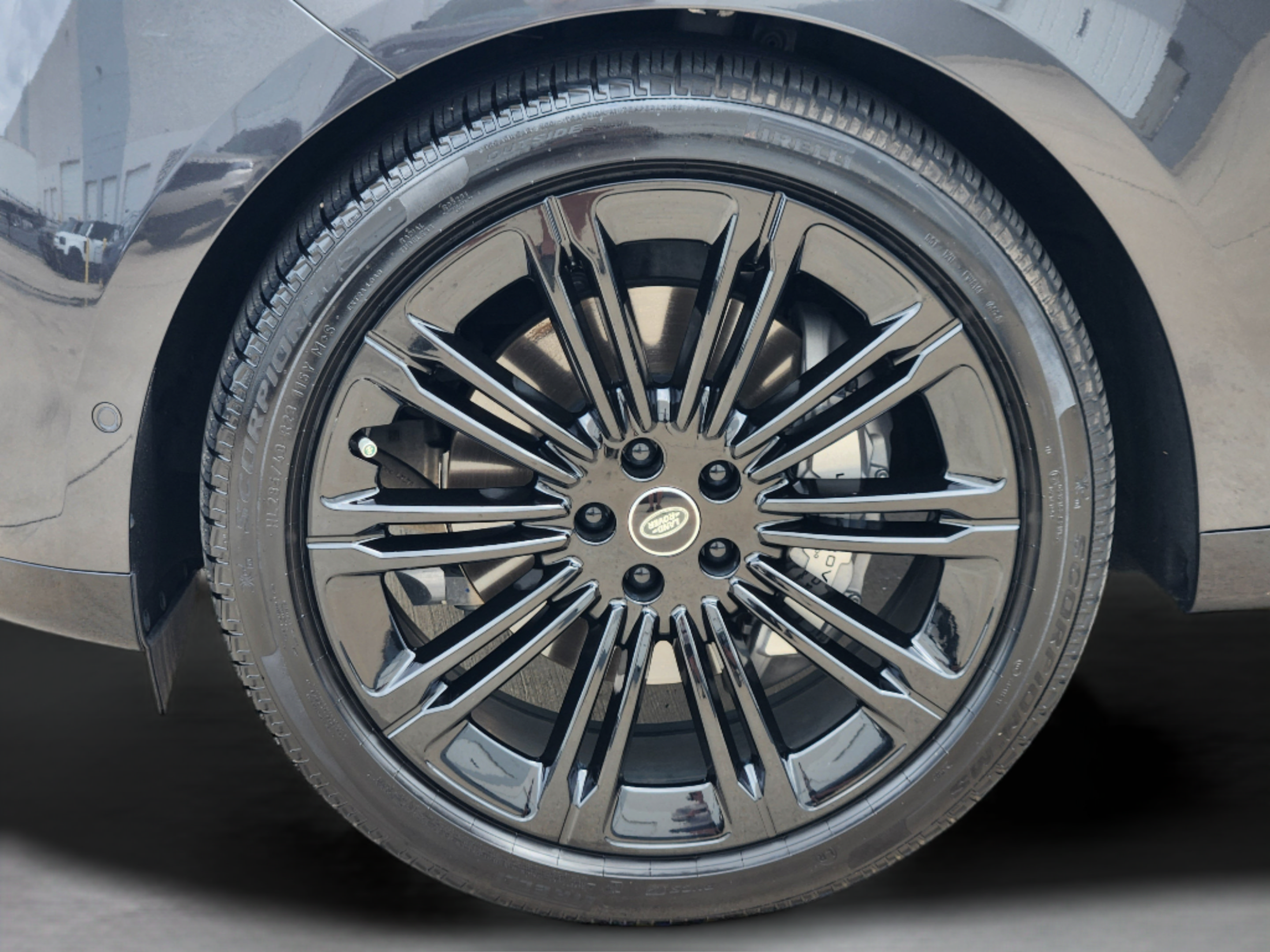 Certified 2025 Land Rover Range Rover SE AWD/4WD image 33