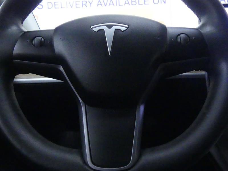 Used 2022 Tesla Model Y Performance image 16