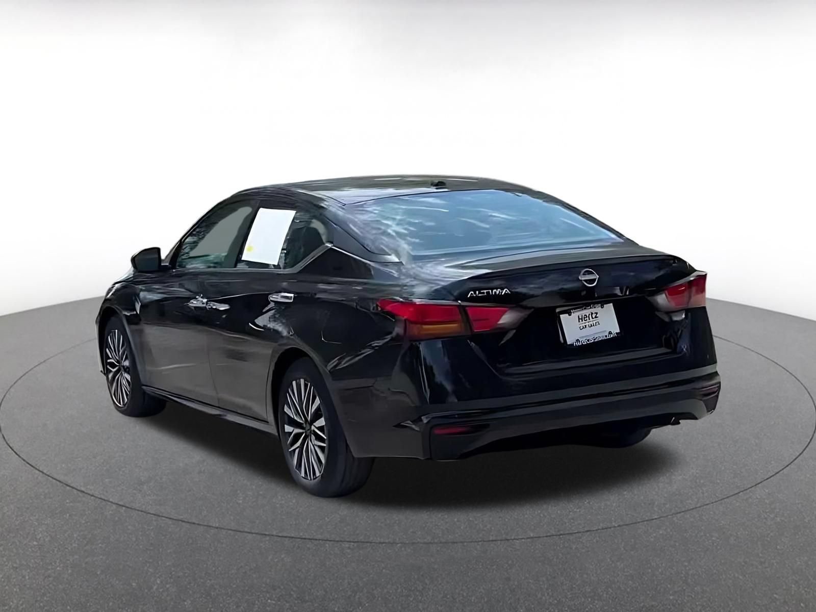 Used 2025 Nissan Altima 2.5 SV FWD image 9