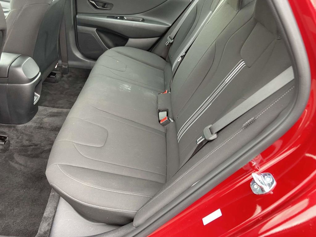 Used 2025 Hyundai Elantra Sport image 14
