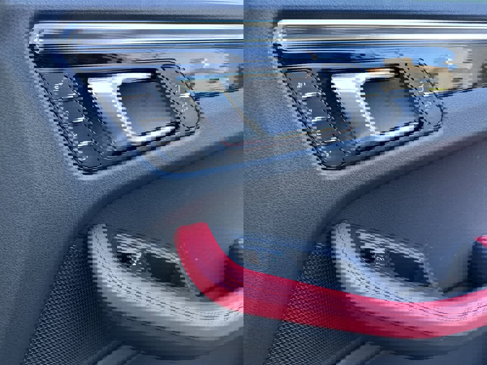 Used 2025 Porsche Macan image 19