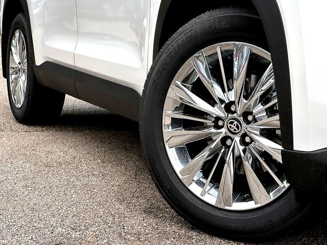 New 2026 Toyota Grand Highlander Platinum image 2