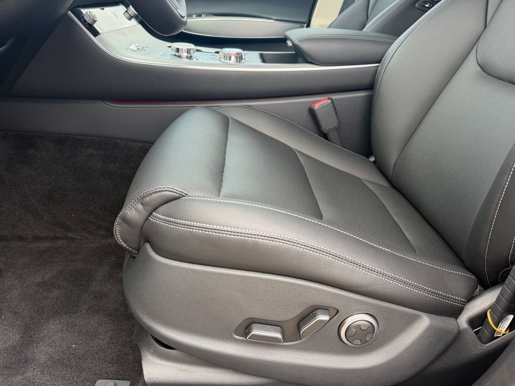 New 2026 Genesis GV70 2.5T Select AWD/4WD image 11
