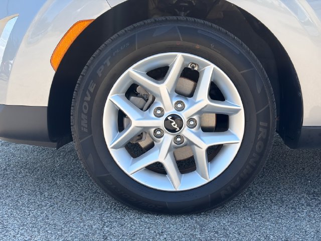 Certified 2023 Kia Soul LX w/ LX Technology Package FWD image 7