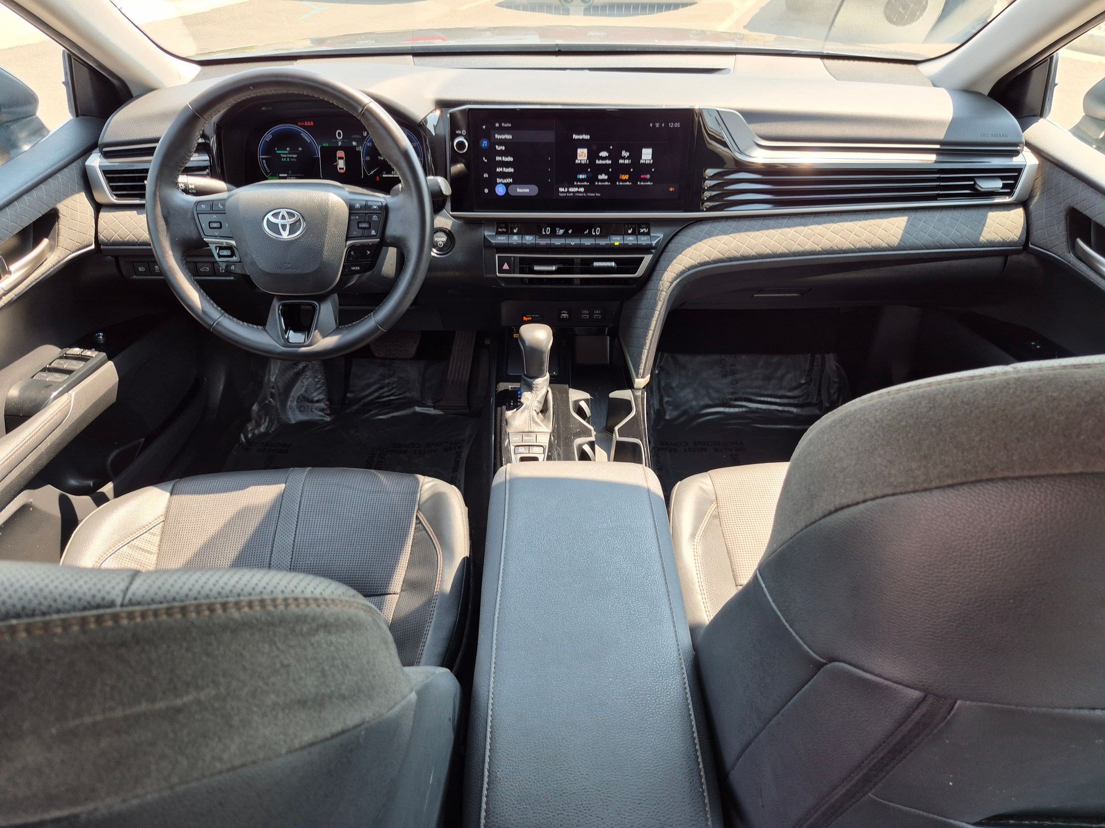 Used 2025 Toyota Camry XLE FWD image 29